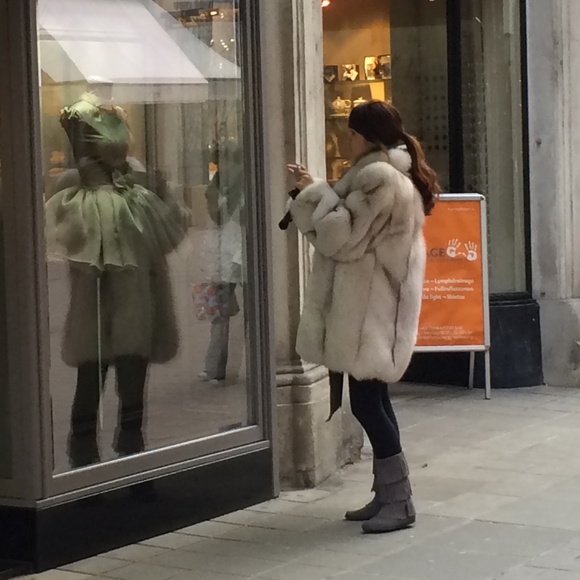 Meet your Posher - Picture 3 of 11